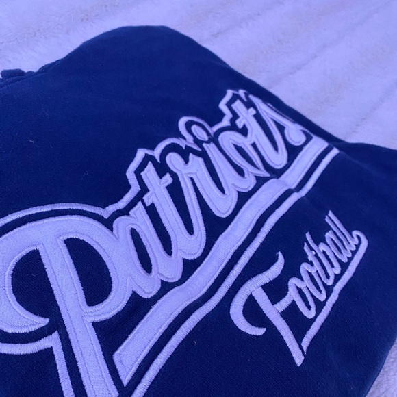 Patriots Football Hoodie - Picture 4 of 6
